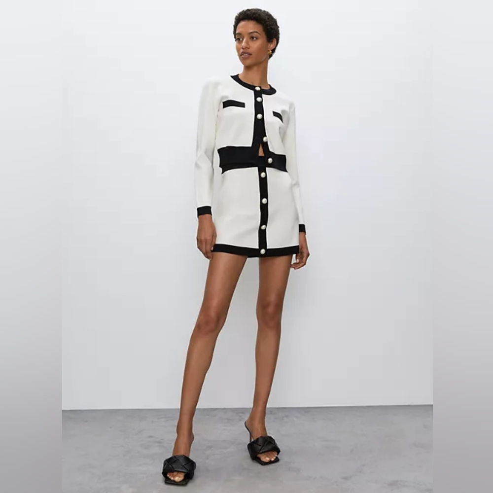 NWOT - Medium - Aritzia - Babaton Legacy Skirt in White